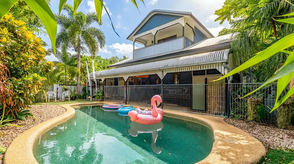 Wongaling Beach 6房  4 Bed Home, Pool, Shed, 2 Bed Granny Flat Priced for a Quick Sale !
