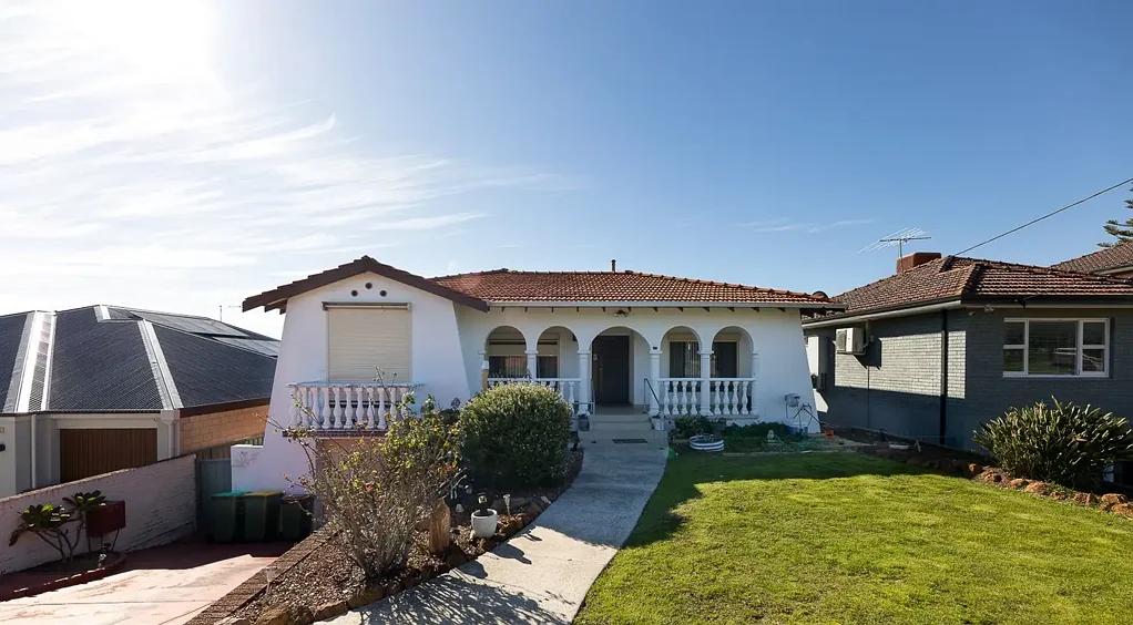 Beaconsfield 5 Bedroom Retro charm in prime location