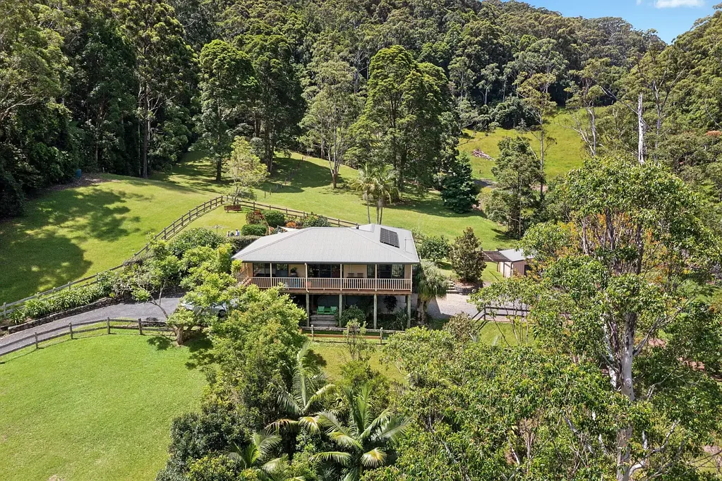 Boambee 4 Bedroom Total Privacy and Serenity with Amazing Views