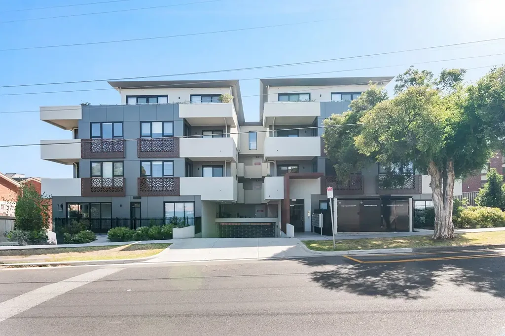 ONE BEDROOM APARTMENT IN THE HEART OF DANDENONG