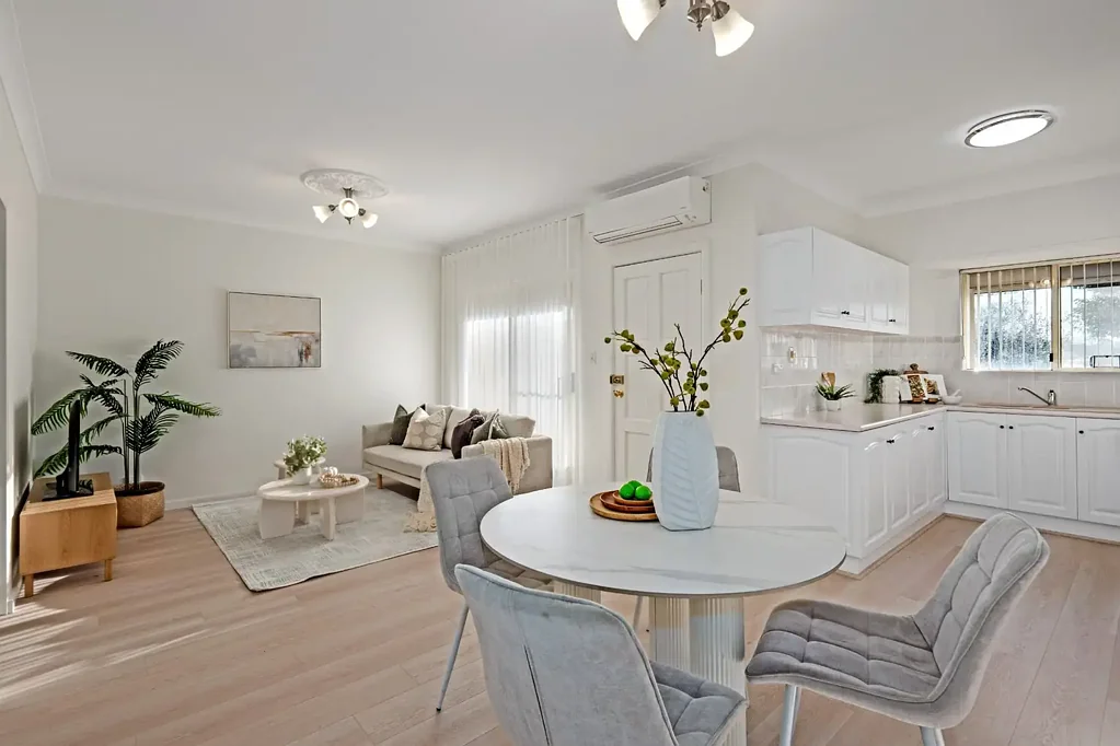 South Hurstville 2Phòng ngủ Private Double Brick Villa in a Boutique South Hurstville Setting