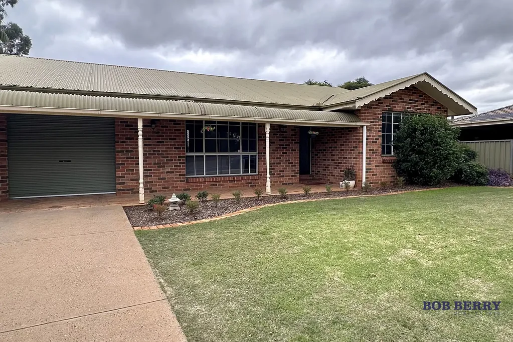 Two-Bedroom Duplex with Pool - Prime Location Near Orana Mall
