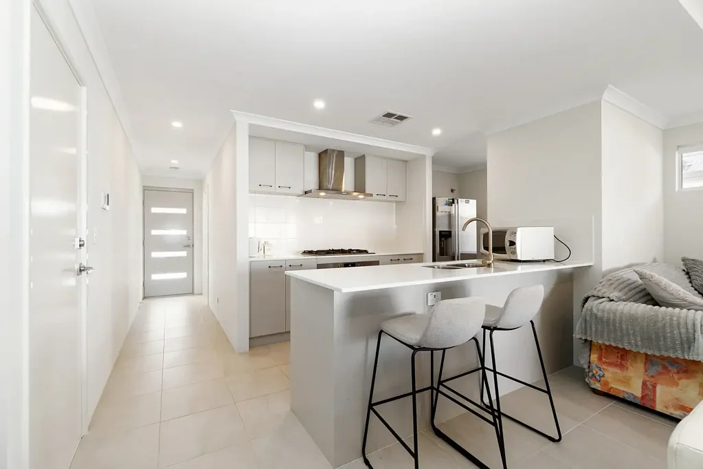 Eglinton 4Kwarto NEW,MODERN AND SIMPLY MOVE IN STYLE!!