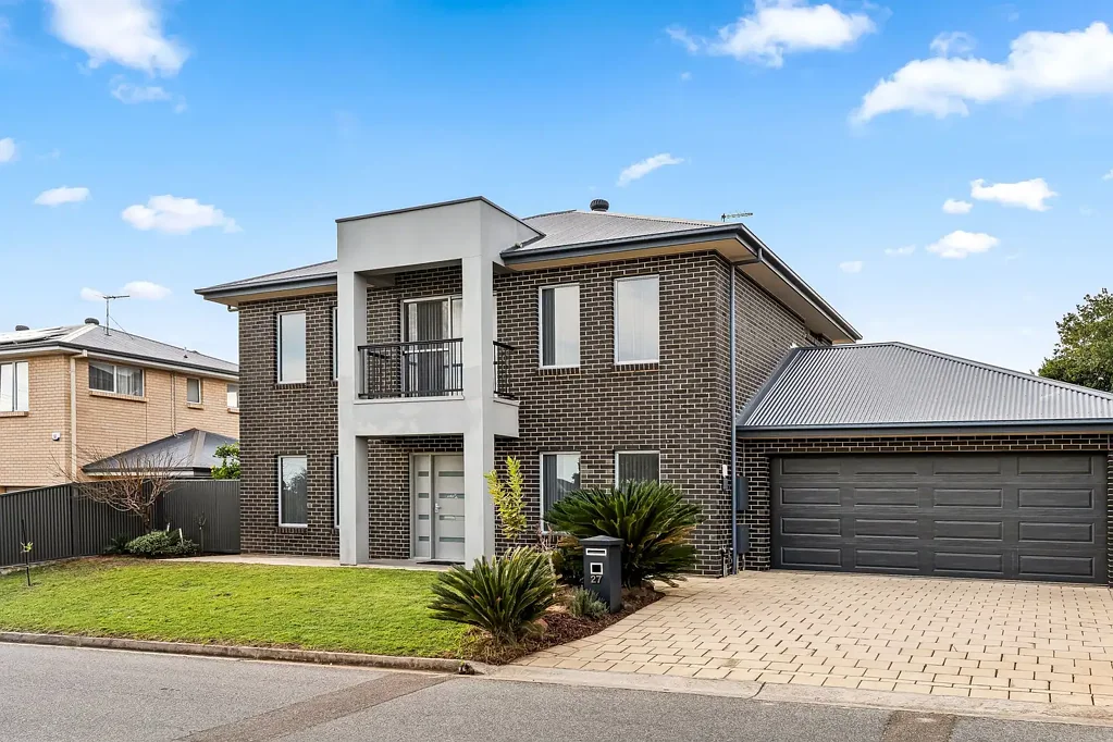 Rostrevor 4 Slaapkamer Where Family Living Finds Its Flow, Feature & Comfort.