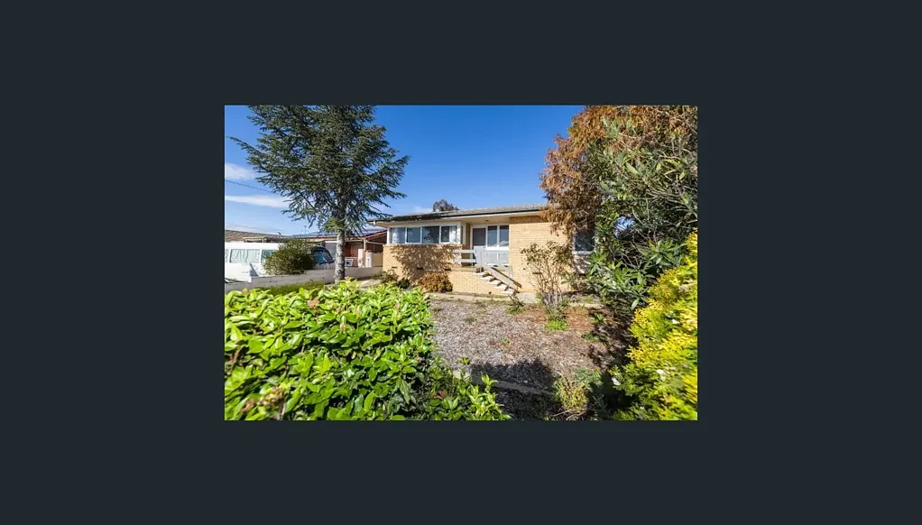 Three bedroom home walking distance to Schools in Karabar