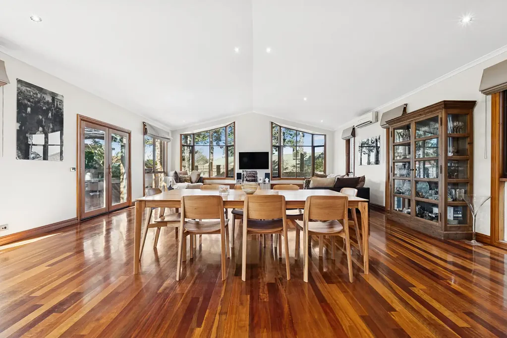 74 Saronvale Crescent, Hillside, VIC 3037