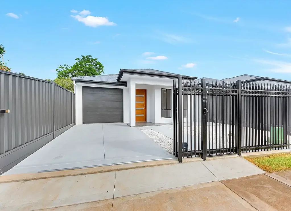 CONTEMPORARY LIVING