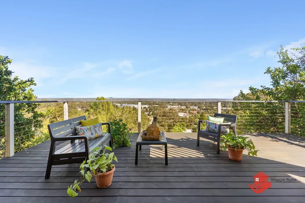 Mount Nasura 5 Bedroom UNDER OFFER. Fabulous Views, Huge Decking and Big House With Big Spaces!