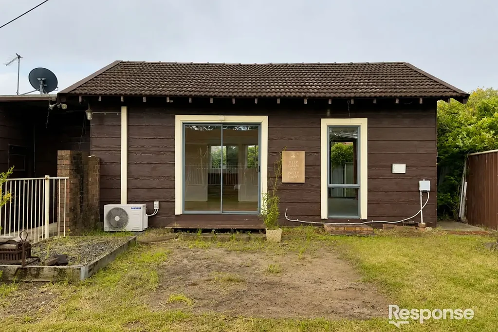 Cozy & Convenient Granny Flat in Prime Doonside Location!.