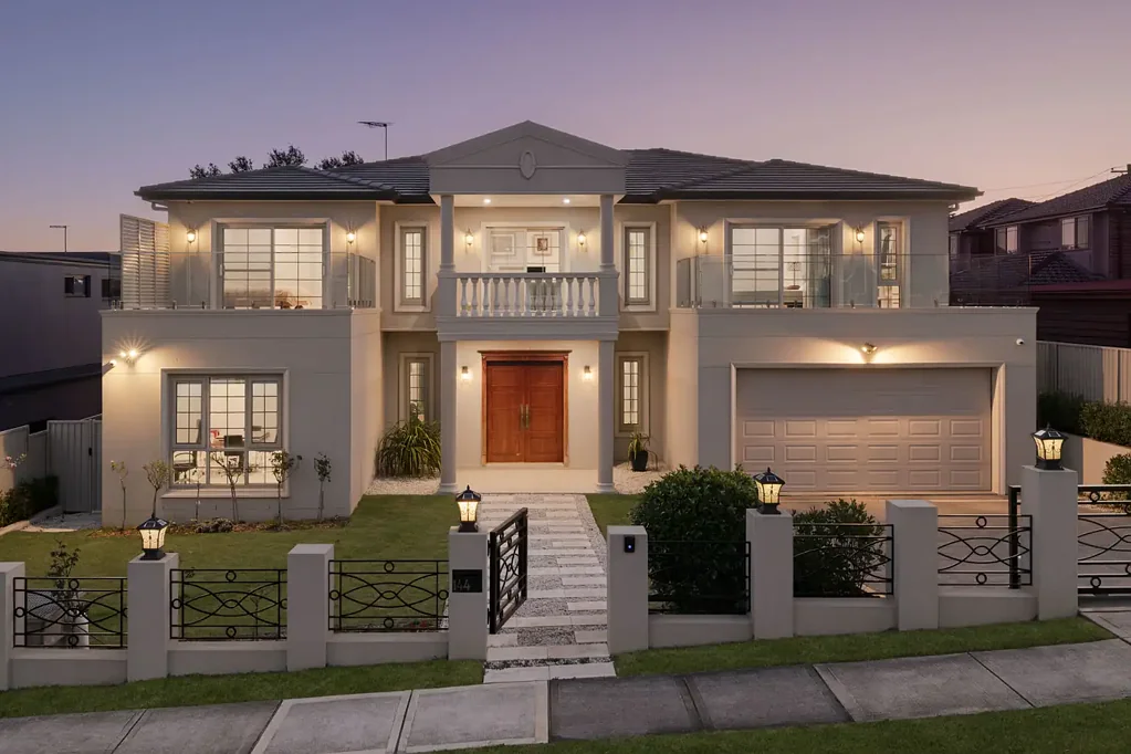 Epping 7બેડરૂમ Master-built home delivers an extraordinary sense of scale, sophistication and serenity