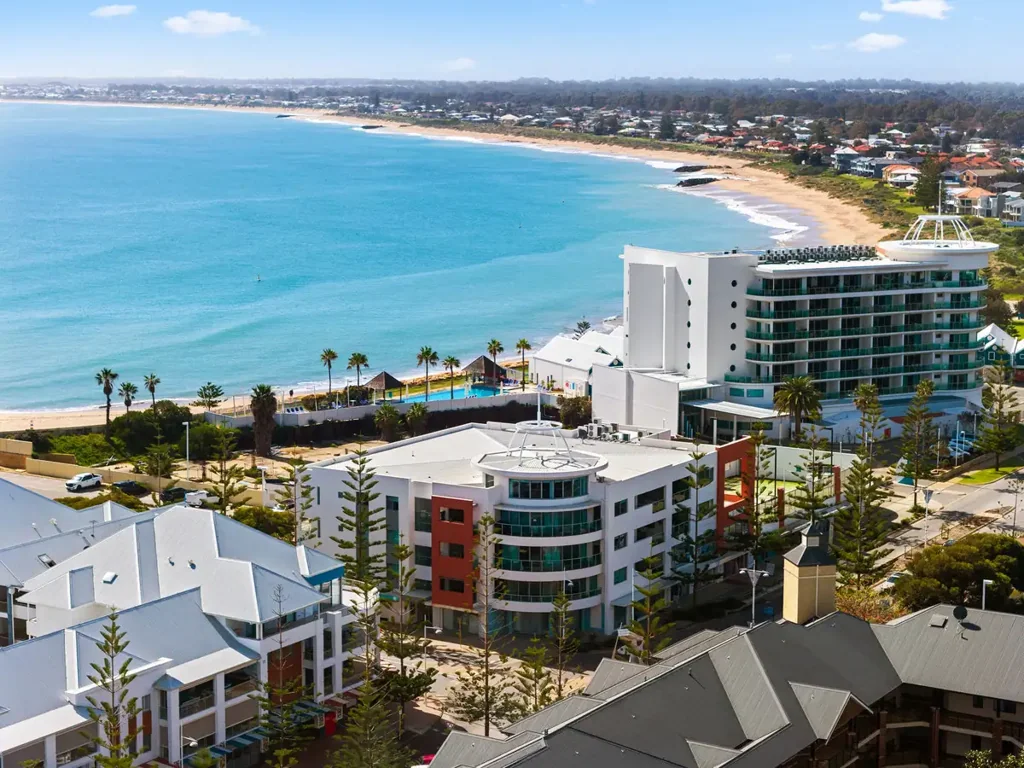 Mandurah 3Zimmer Why: Because this exclusive marina address offers exceptional ocean views and a premium position to appeal to all