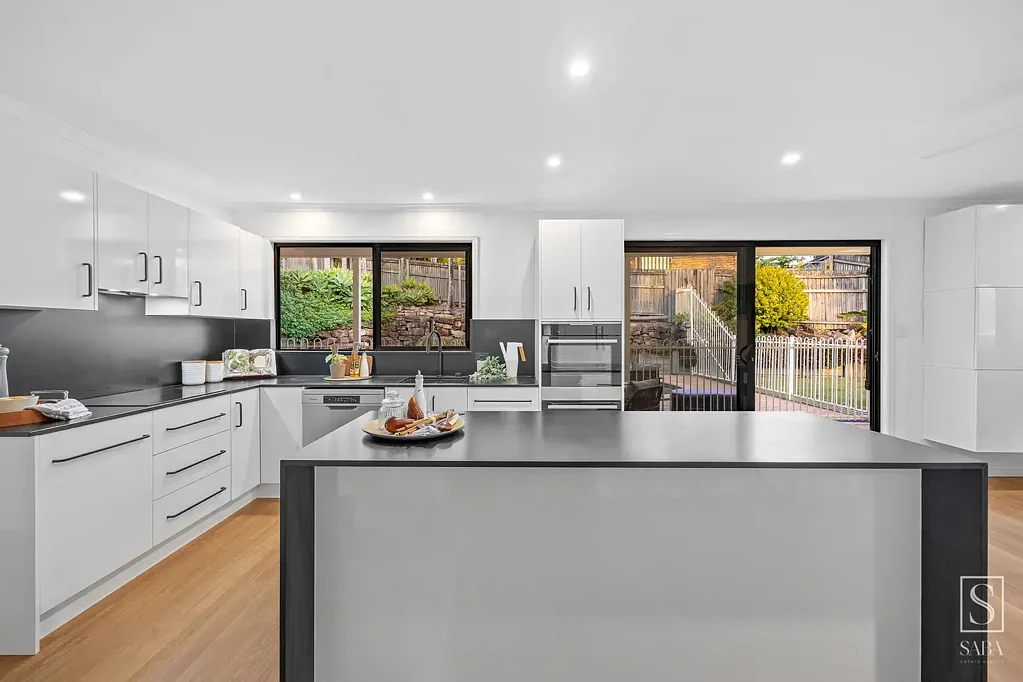 Middle Park 5침실 Modern Luxury with Timeless Charm on 731sqm in Prime Middle Park