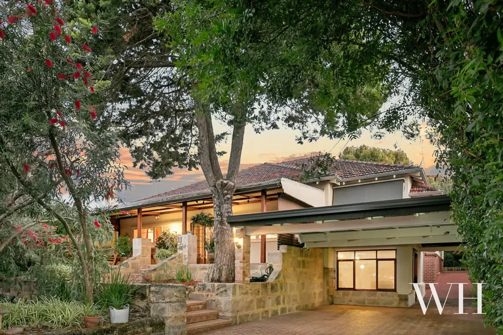 East Fremantle 4ਬੈੱਡਰੂਮ Idyllic Riverside Living: Character, Space & Endless Opportunity