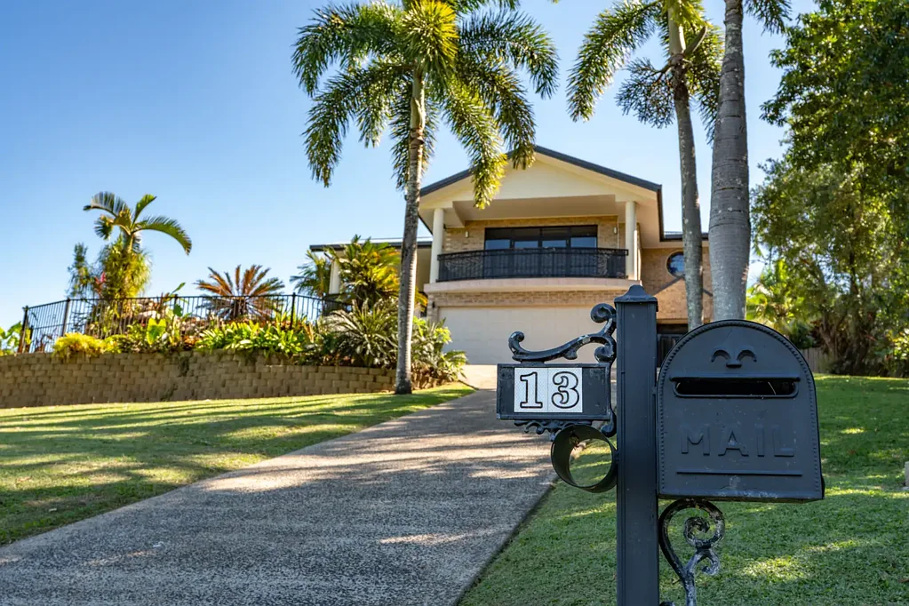 Wongaling Beach 4房  Immaculate, Elevated, Solid with Big Storage + Pool !