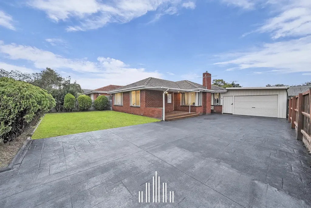 Keysborough 4房 Keysborough抢手地段 四卧砖房 安全入口 多车位 儿童游乐区 宽敞采光 主卧套间 高品质厨房 户外藤架 太阳能 便捷学区 日常便利 Family Entertainer!