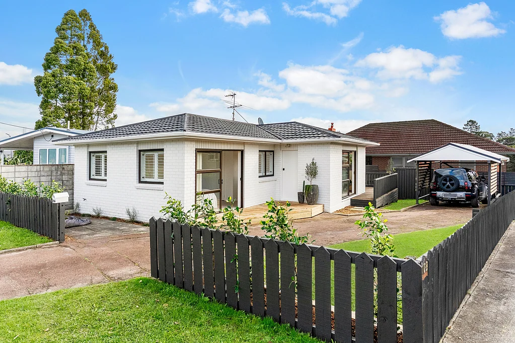 Te Atatu Peninsula 3ਬੈੱਡਰੂਮ Freehold on coastal edge!