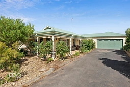 16 Edwards Point Road, St Leonards