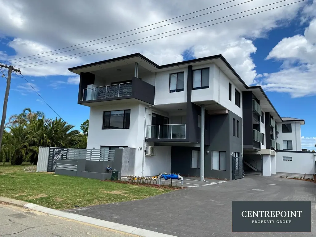 Spacious 2 Bedroom, 2 Bathroom Secure Top Floor Apartment + Balcony!
