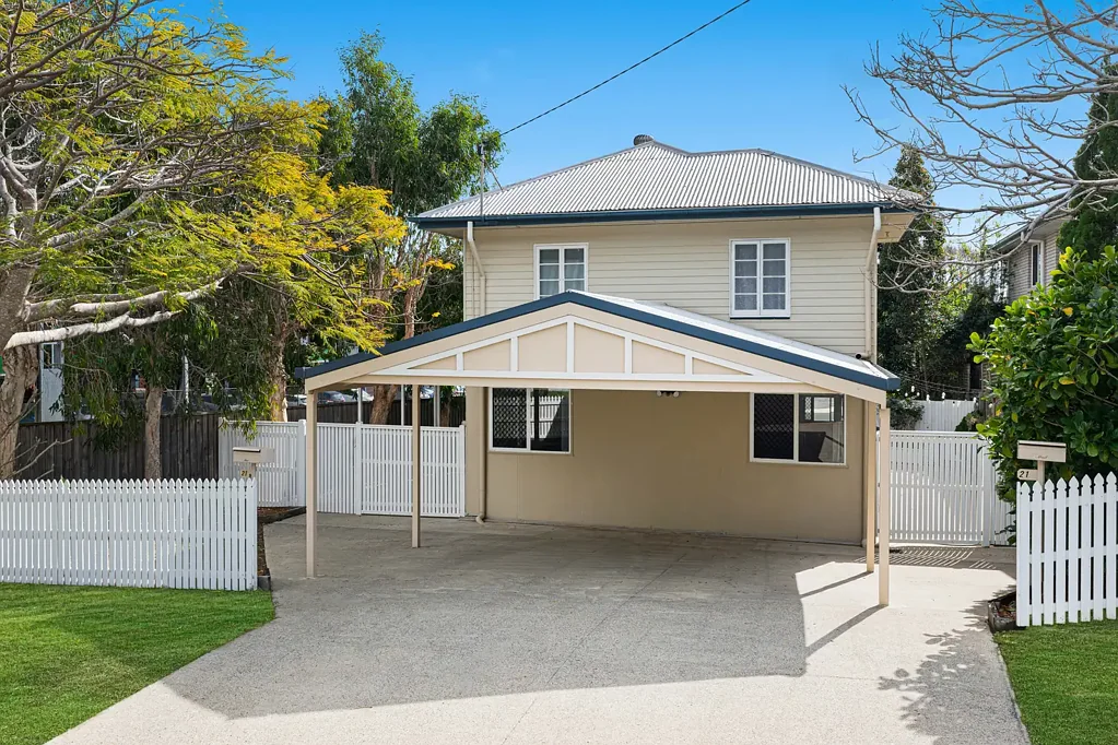 Wynnum 6房 Wynnum黄金地段 双独立单元 宽敞易打理地契 近火车站学校 海滨生活便利 Rare Wynnum Opportunity! Dual Income