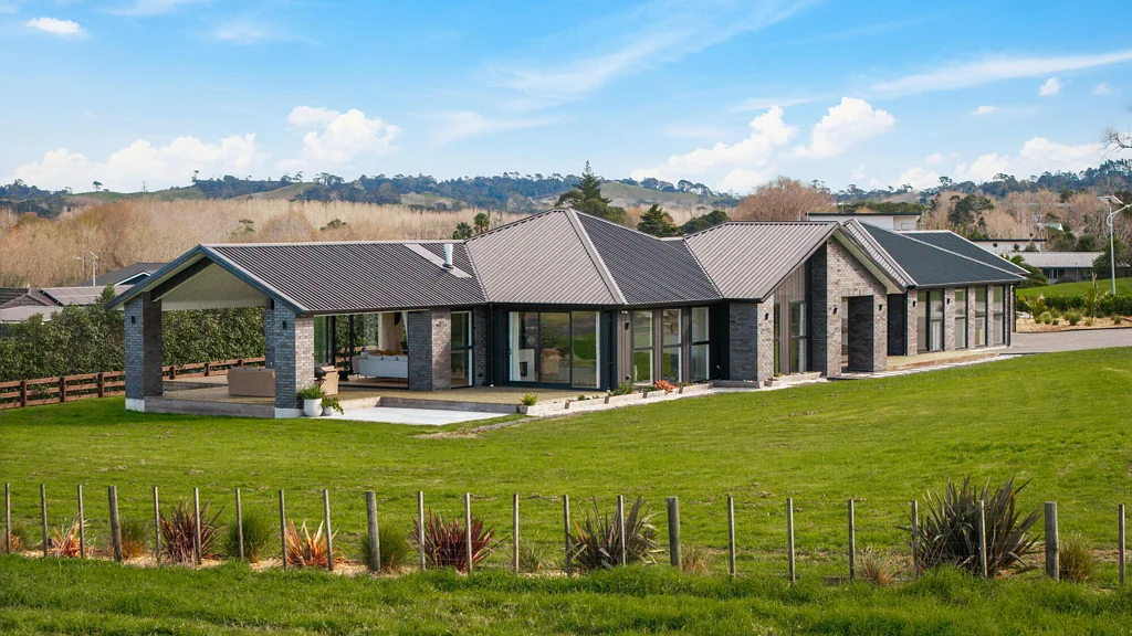Dairy Flat 5 Bedroom A Peaceful Retreat with Everyday Convenience