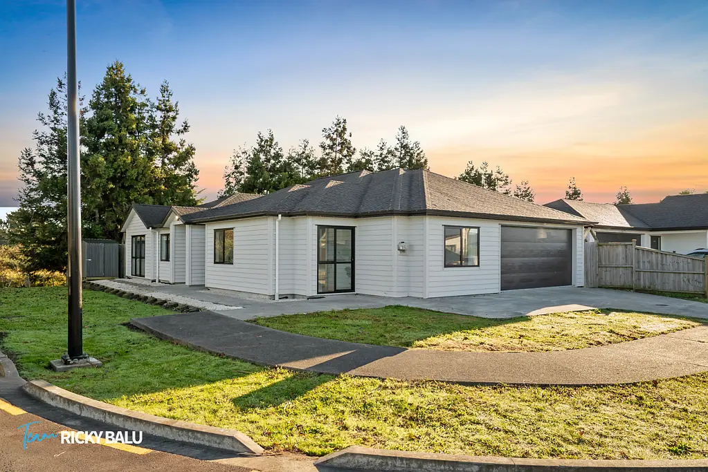 Takanini 5Moenga 3+2 Home & Income, Must Be Sold