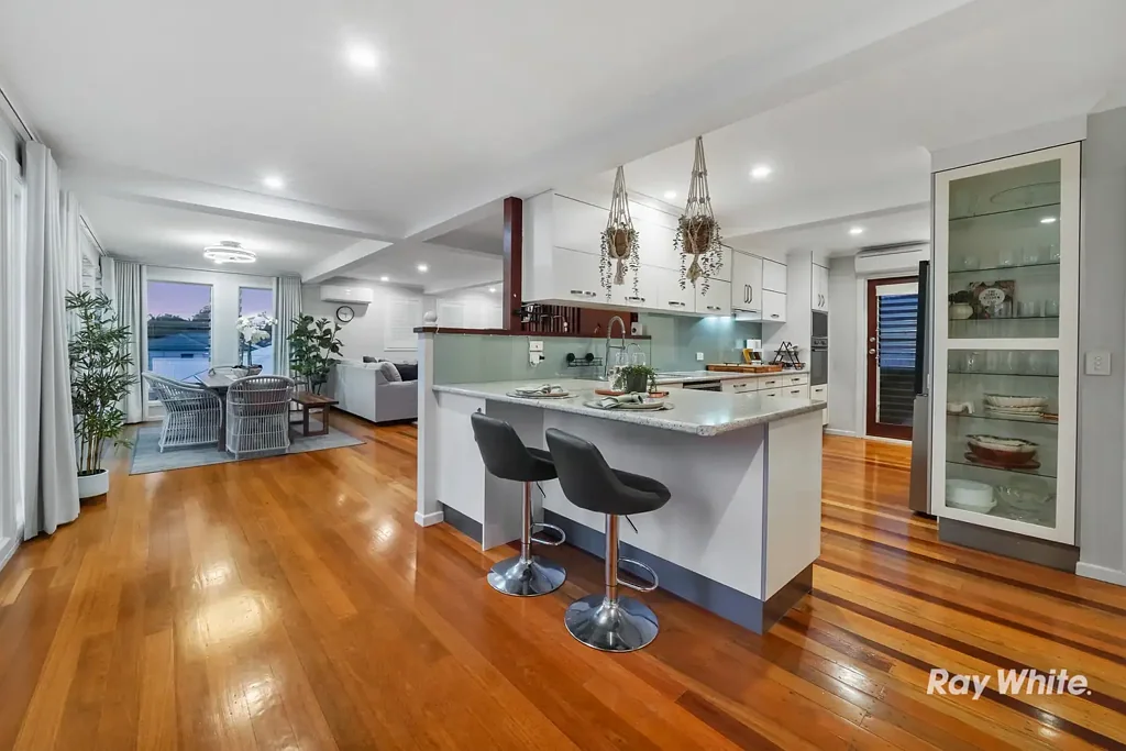 Rochedale South 6ਬੈੱਡਰੂਮ Epic Proportions, Endless Possibilities: Multi-Gen Marvel with Triple-Living Potential or Additional Income in a Prime Location