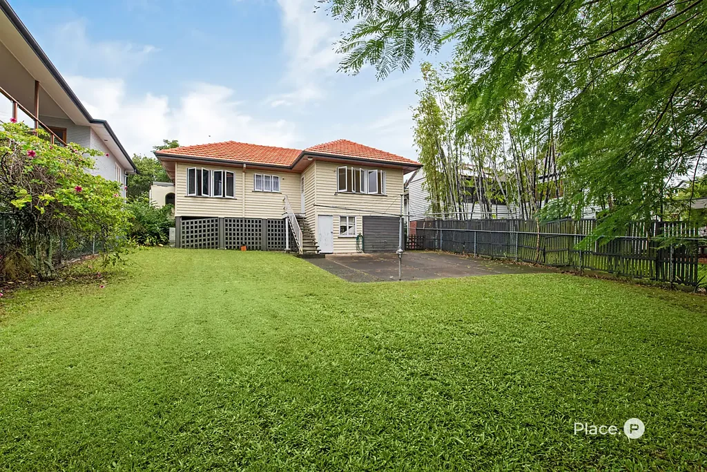 Camp Hill 3 Bedroom Auction On-site | Sat 30 May at 9am
