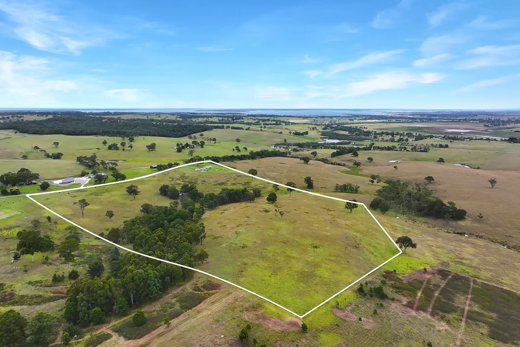 Swan Reach  Sustainability & Comfort Co-Exist Here On 40 Acres.