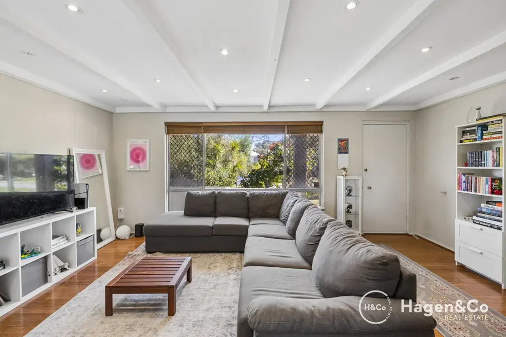 Karrinyup 2ਬੈੱਡਰੂਮ Easy Living, Poolside Perks in Karrinyup