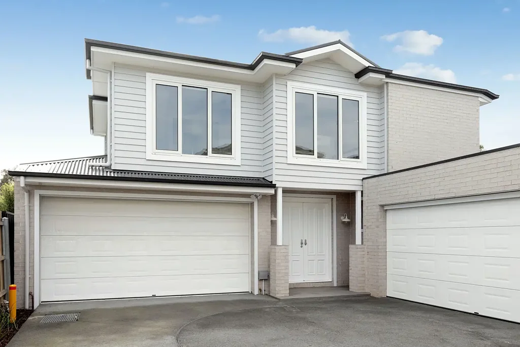Brand-New 3-Bedroom Townhouse in Prime Bentleigh Location