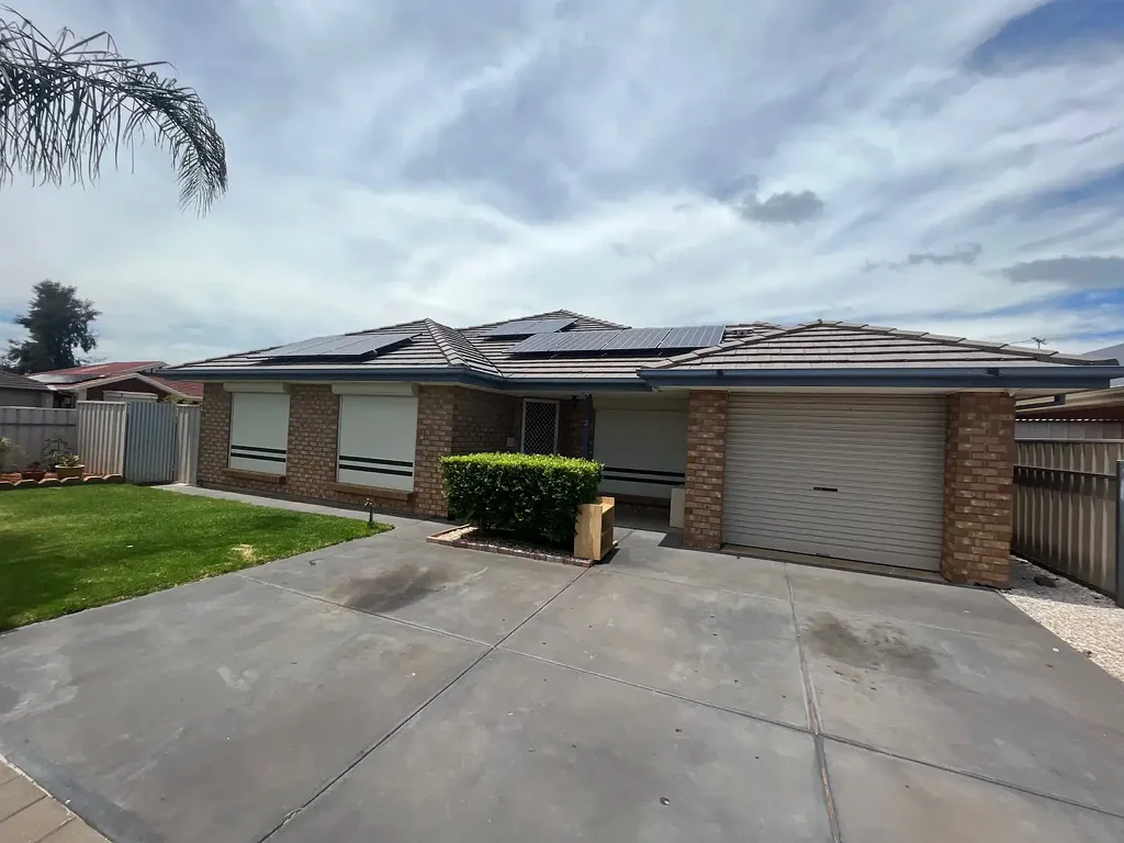 Spacious 5-Bedroom House in Burton