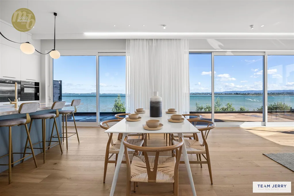 Hobsonville 5ਬੈੱਡਰੂਮ Panoramic Waterfront Luxury - Gold Award Winner