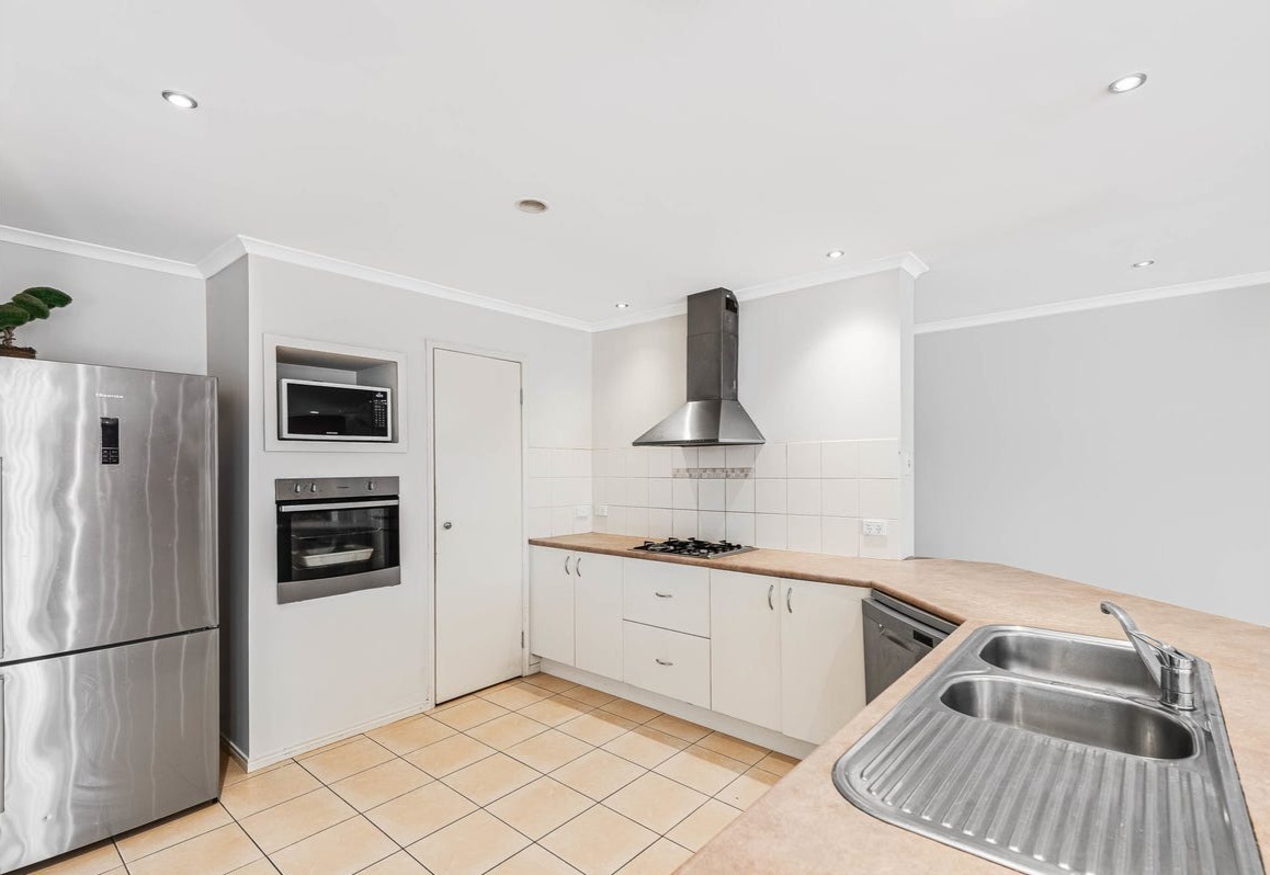 85 THE PARKWAY, CAROLINE SPRINGS VIC 3023, 0 rūma, 0 rūma horoi, House