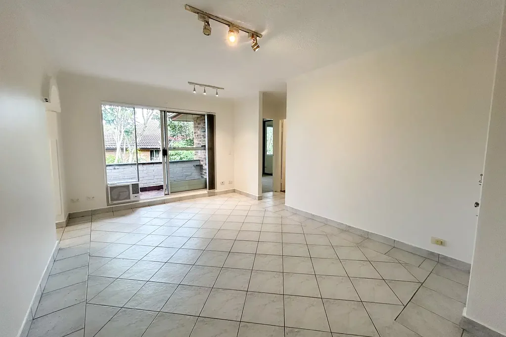 Spacious & Newly Updated Top Floor Two-Bedroom Unit in Prime Dulwich Hill Location