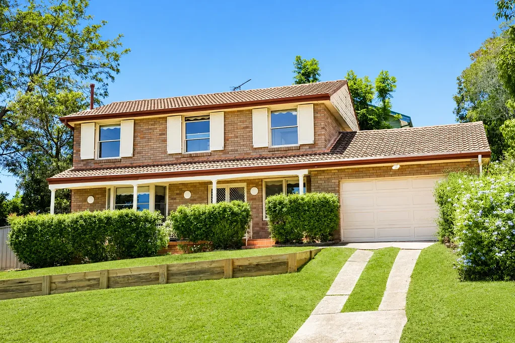 Spacious 5-Bedroom Family Home in prime location
