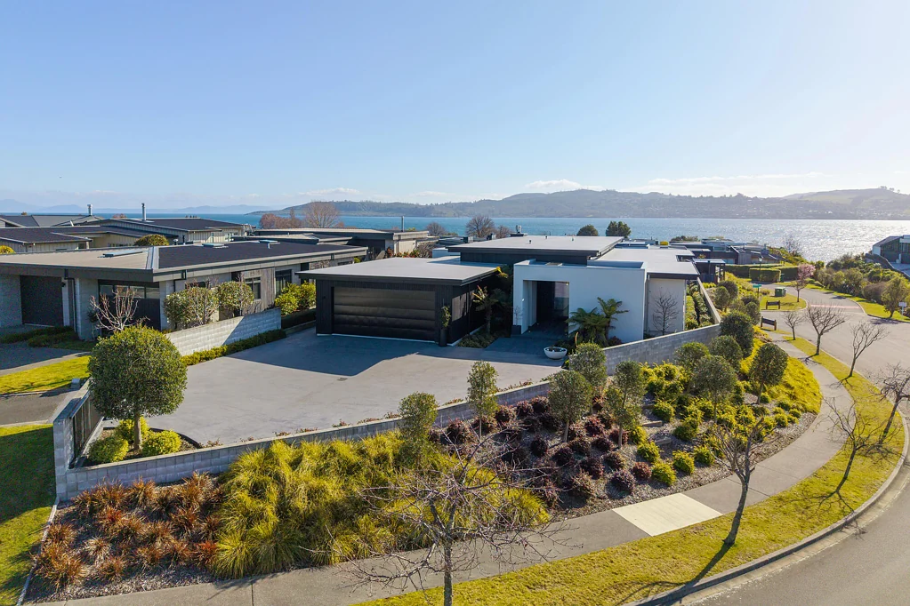 Rainbow Point 4 Bedroom Lake Views. Architectural Luxury. Rainbow Point.