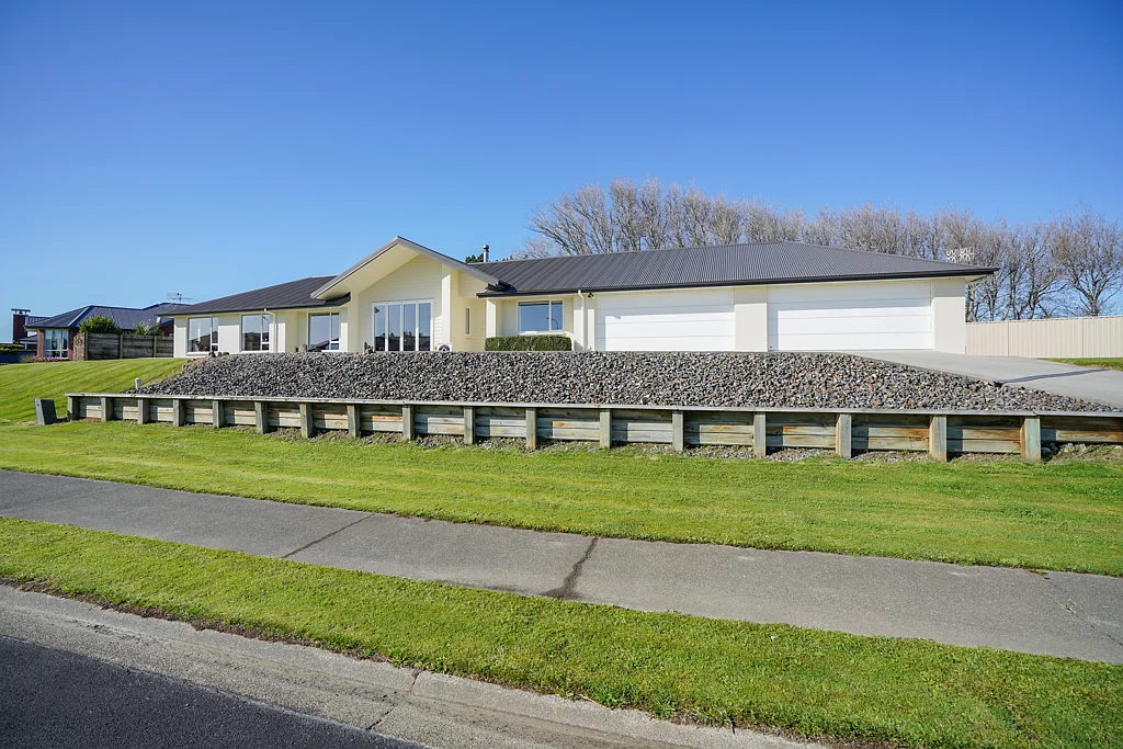 Waikiwi 4 Bedroom No need to build