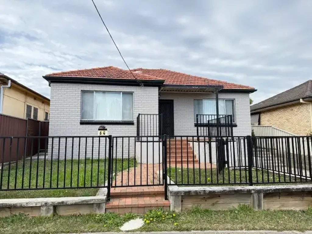 Modern 3 Bedroom Home with 2 Bathrooms!