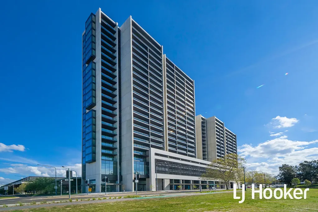 North-Facing Luxury with Uninterrupted Water Views