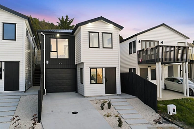 Flat Bush 4 Bedroom Spacious & Stylish Family Home in Top Spot