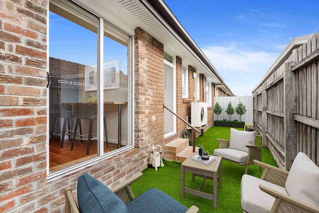 Renovated Villa-Home with Courtyard - water usage included !
