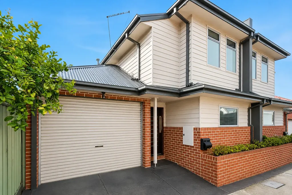 Williamstown 2房 隐匿于 Williamstown 海湾区的中心地带 Hidden Away, Yet Right in the Heart of Bayside Williamstown