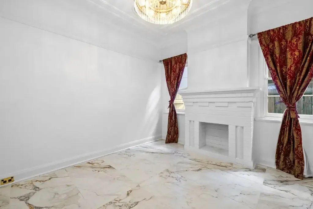 Parkside Living - Supreme Location!