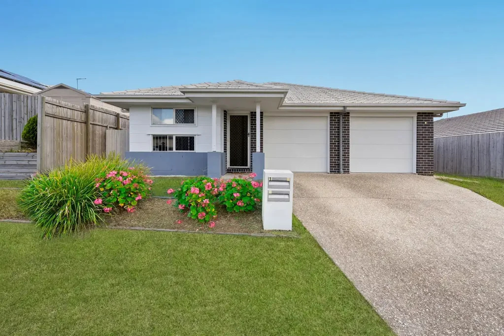 Collingwood Park 5બેડરૂમ NEAR-NEW DUAL INCOME DUPLEX RETURNING $955 PER WEEK ON ONE TITLE