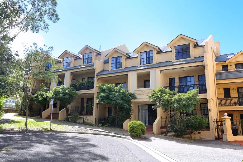 Well-presented apartment in quiet street