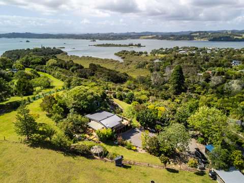 Kerikeri 3房  Beautifully Renovated, Water And Rural Views