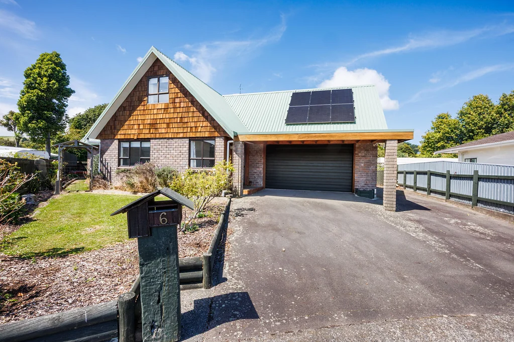 Pahiatua 5침실 Make your way home on Maire