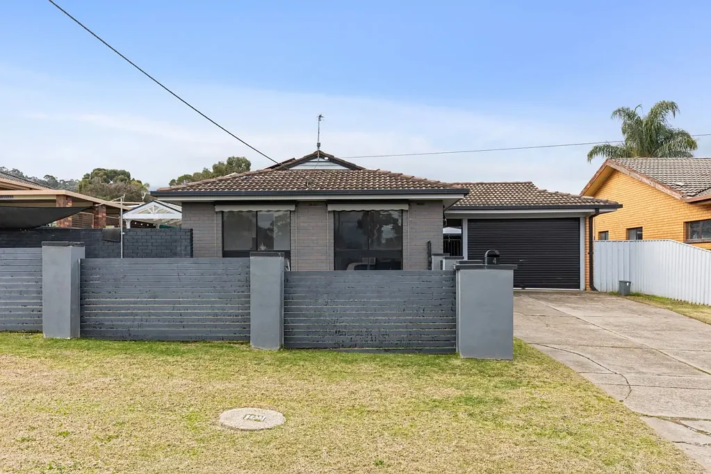 24 Merinda Crescent, Kooringal, NSW 2650