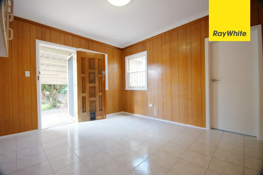 NEAT & TIDY FAMILY HOME IN MOST DESIRED LOCATION