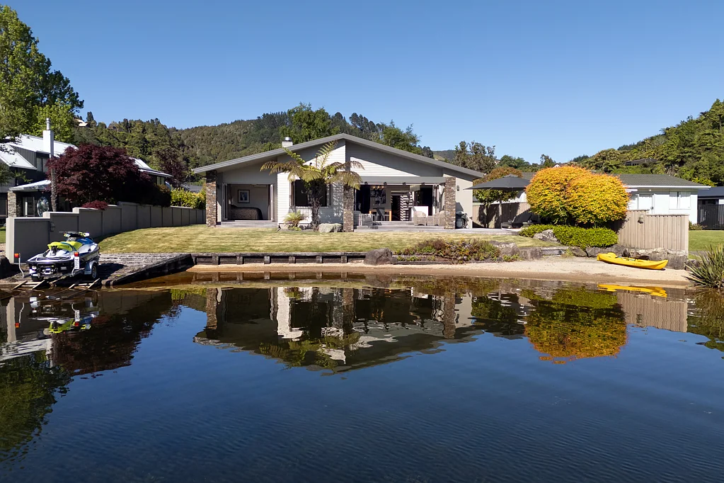 Lake Okareka 3कमरा Modern Elegance on the Water’s Edge